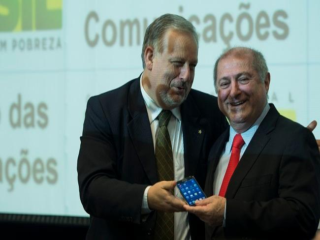 Paulo Bernardo passa Ministério das Comunicações para Berzoini