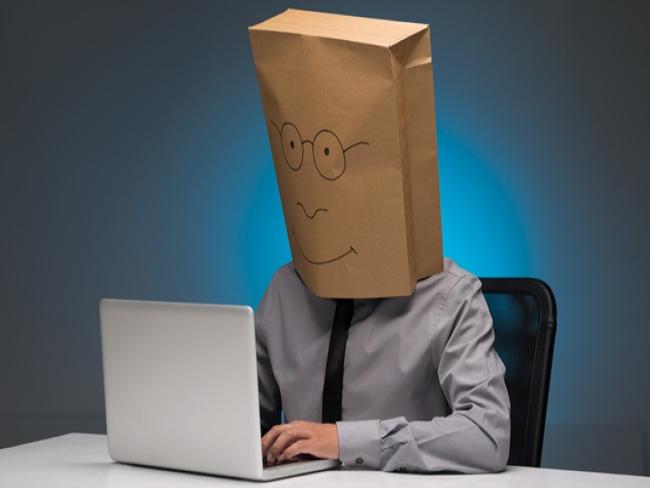 Câmara abre enquete para uso de perfil falso na web