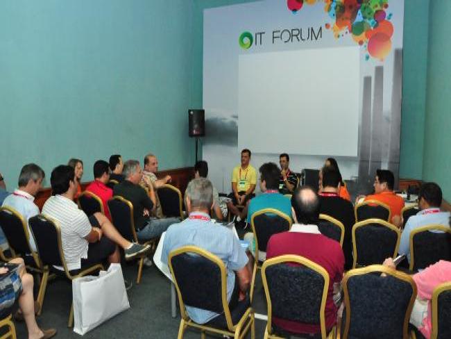 Veja as fotos do IT Forum Debate