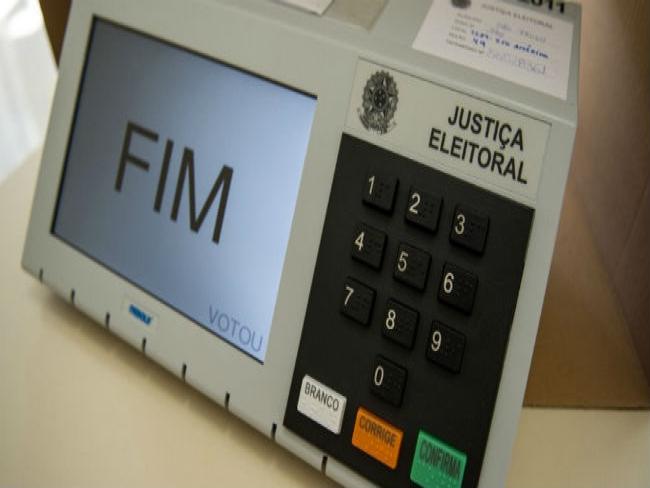 Advogada e coordenador do TSE divergem quanto à segurança das urnas eletrônicas