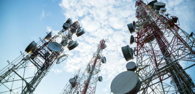 Operadoras de celular dizem não ter como retirar antenas de escolas do DF