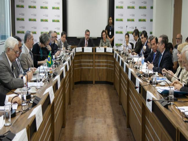 Brasil e Argentina reforçam parceria em iniciativas de ciências e tecnologia