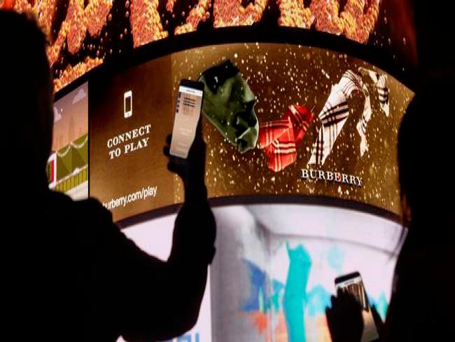 Burberry usa tecnologia 3D para promover engajamento com clientes