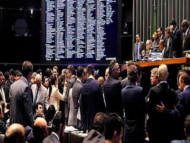 Câmara deve votar hoje itens polêmicos do projeto de terceirização