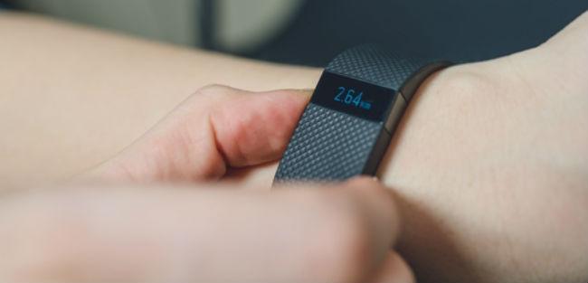Pulseira fitness Fitbit investe no mercado de pagamentos