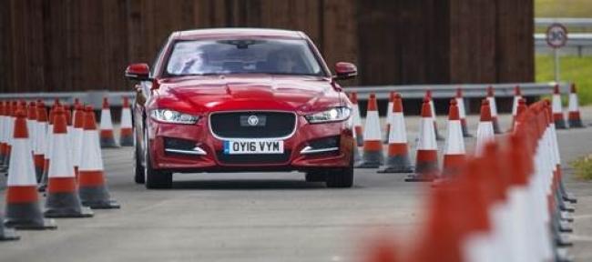 Jaguar Land Rover testa tecnologias para carros autônomos e conectados