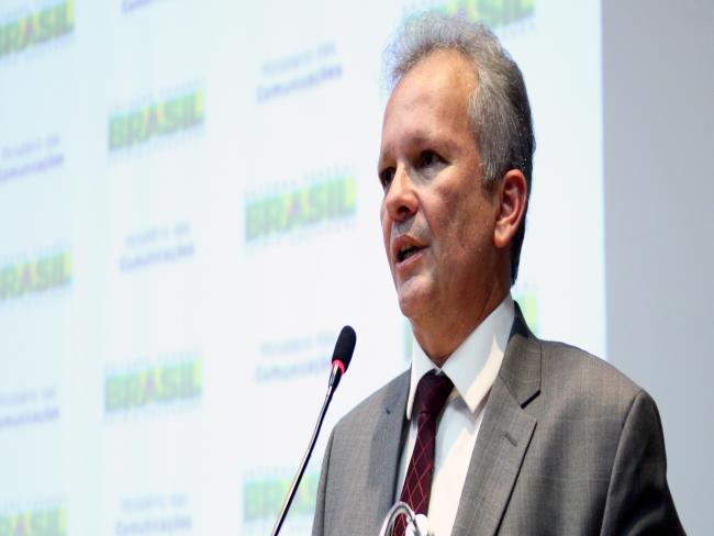 Minicom aguarda oficialização de fusão entre TIM e Oi para interceder