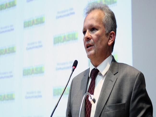 Ministro promete expansão da banda larga no interior do Ceará