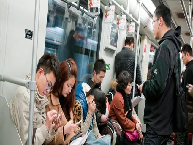 Número de celulares na China atingiu 1