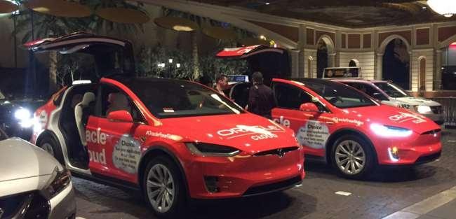 Oracle oferece passeios gratuitos com Teslas durante evento... da AWS