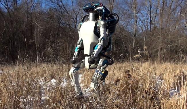 Robô humanoide do Google já anda em terrenos irregulares