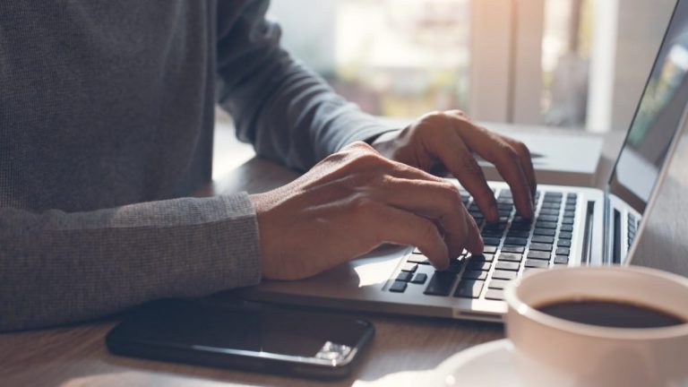 home office, notebook, smartphone