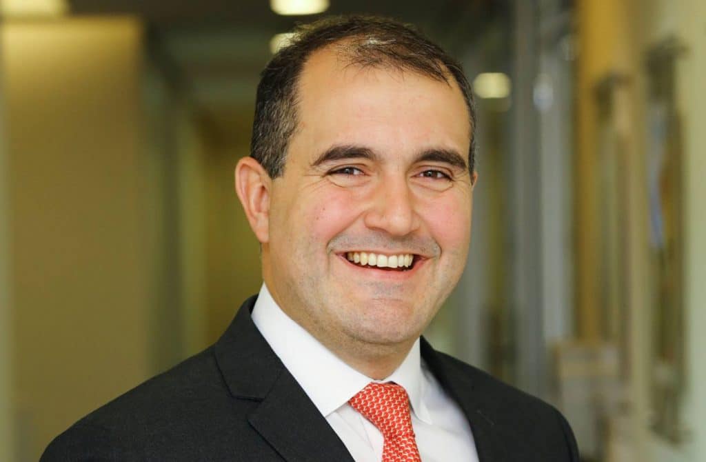 Caio Arnaes, Robert Half