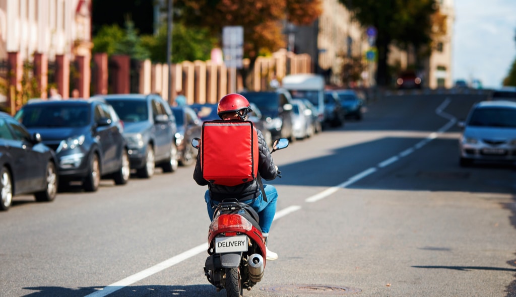 delivery entregador motocicleta