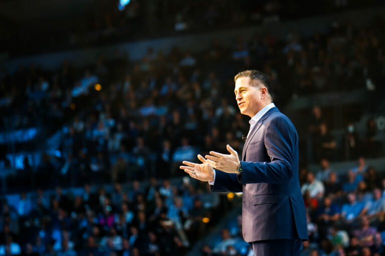 Michael Dell, CEO e chairman da Dell, durante a abertura do Dell Technologies World de 2023 (Imagem: Divulgação)
