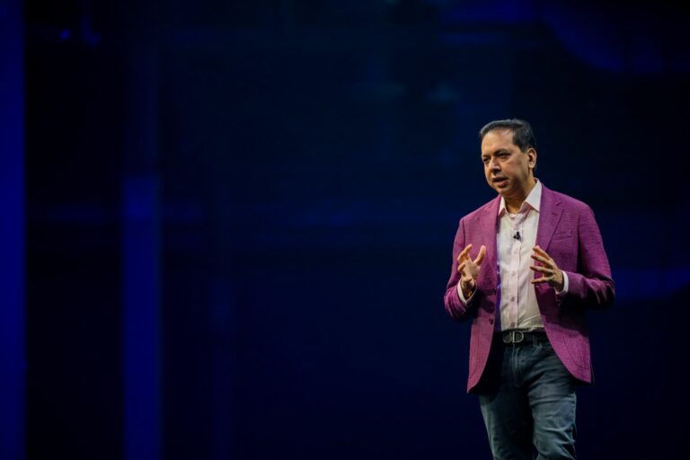 Chirantan "CJ" Desai, COO da ServiceNow, durante o Knowledge 23 (Imagem: Divulgação)