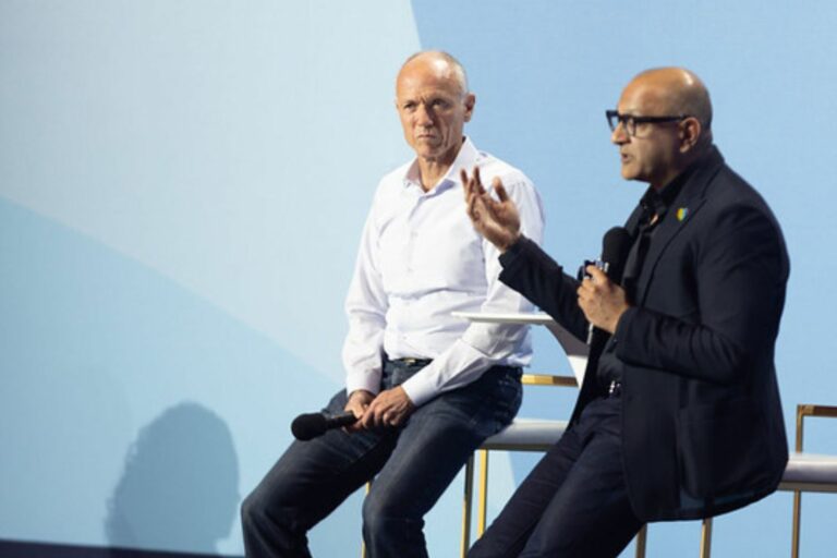 Jeetu Patel, EVP & GM de segurança e colaboração da Cisco e Tom Gillis, SVP& GM do grupo de negócios de segurança da Cisco, sobre revolução da AI