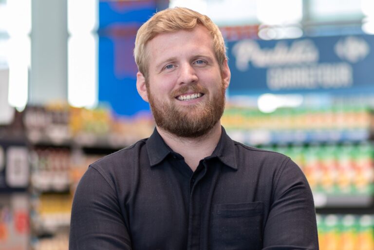 Sam James, Carrefour