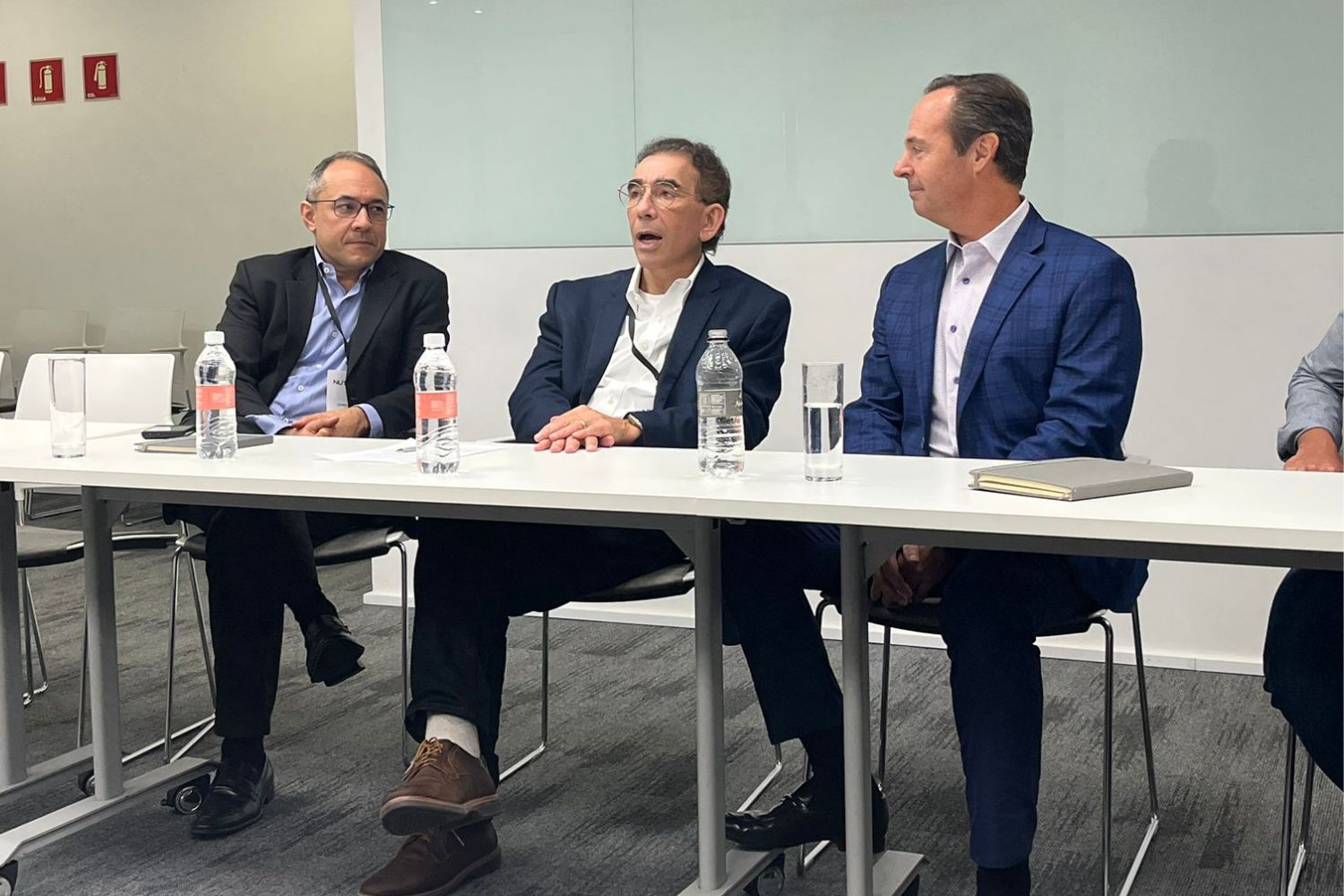 Leonel Oliveira, Andres Hurtado, e Chris Augenstein, da Nutanix.