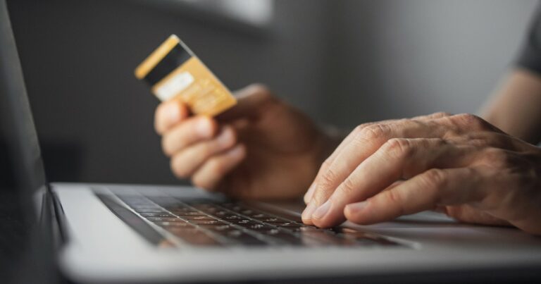 cibercriminosos, hacker, cibercrimes, crimes cibernéticos, setor financeiro, finanças, bancos