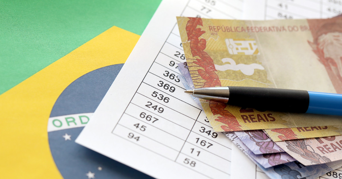 Reoneração folha de pagamento, desoneração, impostos, taxas, dinheiro, reais, moeda, papel moeda, contas