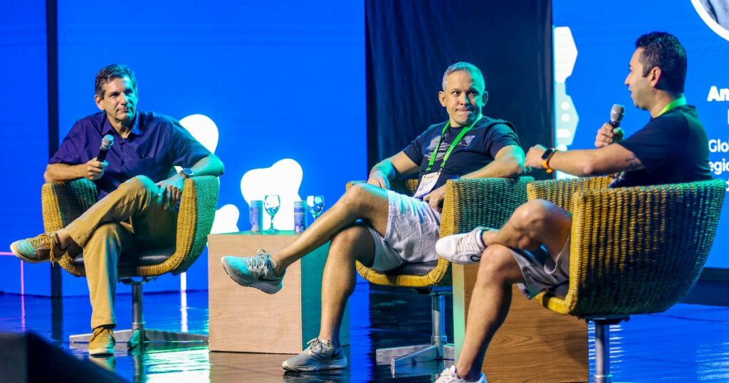Andre Souza Ferreira, vice-presidente e head global de Plataformas Digitais da Stelanttis, Rafael Tobara, diretor-executivo de TI, Digital, Inovação e Customer Experience do Grupo Elfa