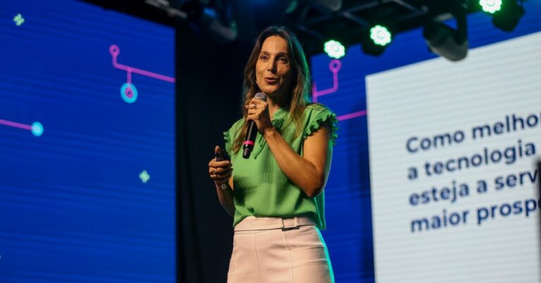 Carolina da Costa, Chief Impact Officer da Stone no IT Forum Trancoso 2024, humanidade, tecnologia