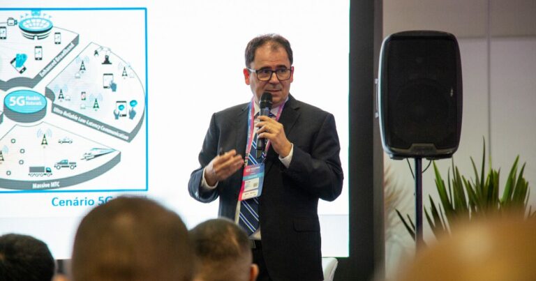 Prof. Carlos Nazareth Motta Marins durante o IoT Solutions World