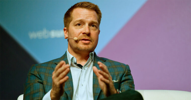 George Kurtz, fundador e CEO da CrowdStrike, empresa responsável pelo “apagão cibernético” da sexta dados