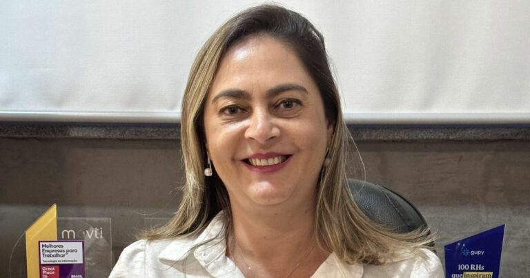 Elaine Bernardes, Leega