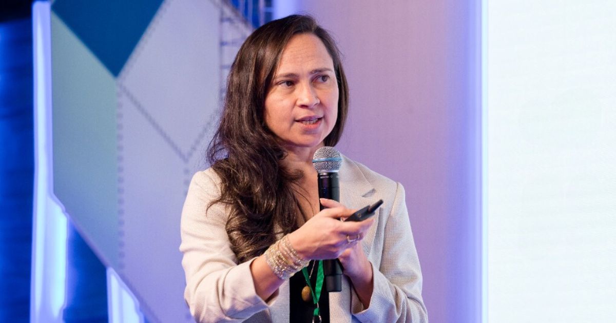 Michele Nogueira, como