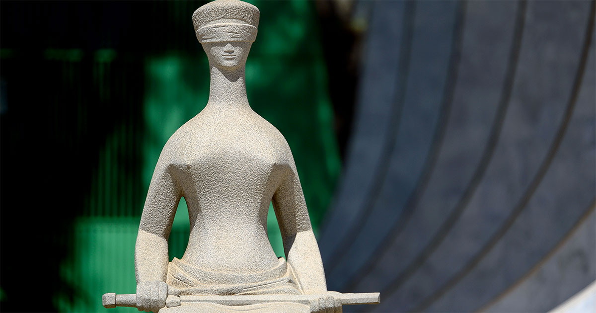 A estátua da Justiça, diante do STF: ministros julgam o artigo 19 do Marco Civil da Internet