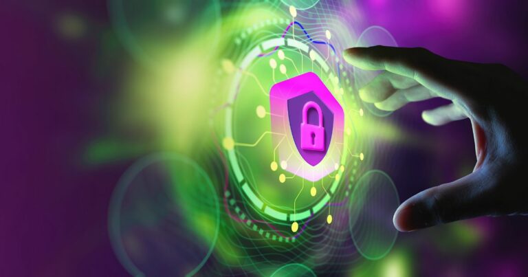 Uma mão estendida em direção a um ícone digital de segurança representado por um cadeado dentro de um escudo roxo. O fundo tem cores vibrantes, como verde e roxo, com efeitos futuristas e linhas interconectadas, sugerindo um conceito de cibersegurança. confiança