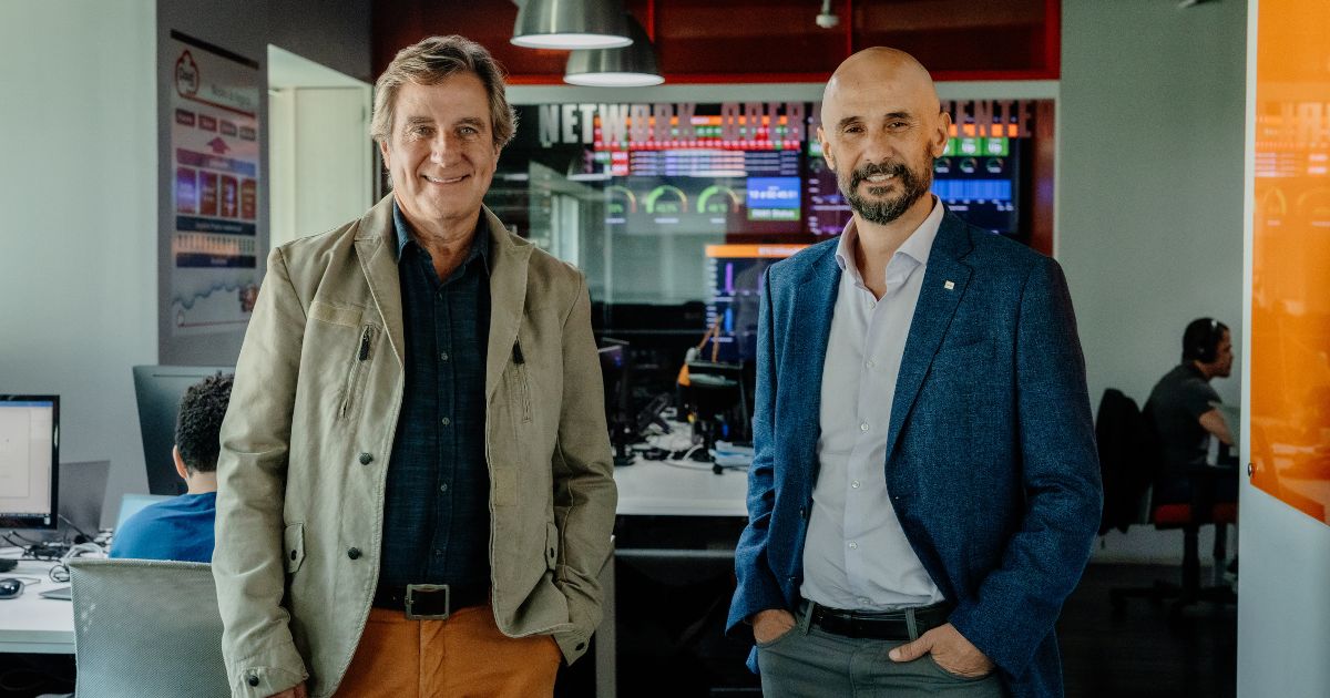 Diego Imperio, presidente da Ricoh Latam (direita) e Paulo Pichini, diretor executivo da Go2neXt (Imagem: Divulgação)