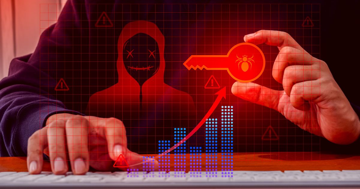 Uma pessoa em frente a um teclado segura uma chave simbólica com um ícone de inseto (indicando malware), enquanto digita com a outra mão. Sobre a imagem há gráficos e elementos digitais em vermelho, incluindo a silhueta de um hacker com capuz e rosto fictício, representando uma ameaça cibernética. O tom da imagem sugere alerta e perigo relacionado a segurança digital.