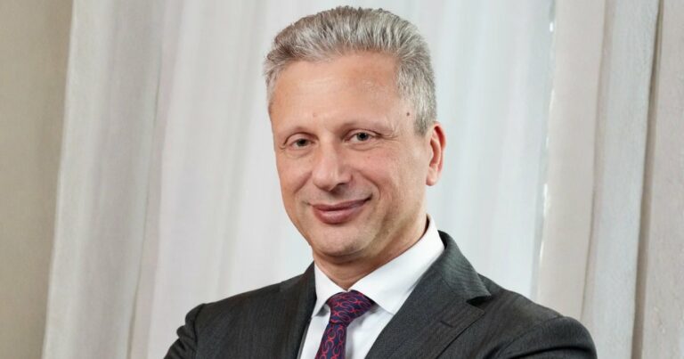 Aiman Ezzat, Capgemini