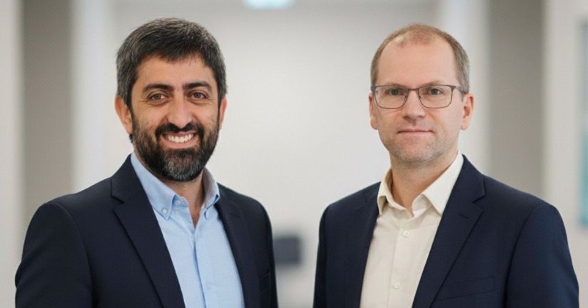 Da esquerda: Juan Esteban Suarez, co-fundador da Arkano, e André Boger, CEO da MATH Group (Imagem: Divulgação)