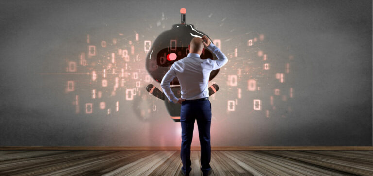 Ilustração de um homem de costas, vestindo camisa social e calça azul, olhando para um grande robô futurista iluminado por códigos digitais flutuantes em tons de vermelho sobre um fundo escuro, transmitindo a ideia de tecnologia e inteligência artificial, Gartner