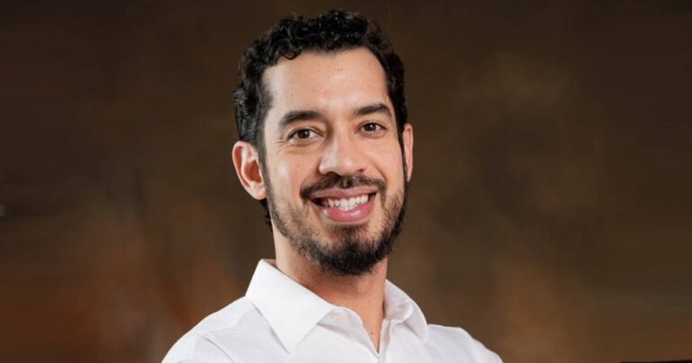 Bruno Cortez, Elofy, sucessão