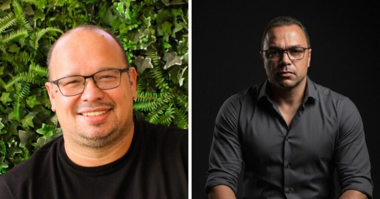 A imagem está dividida em duas partes, lado a lado. À esquerda, há uma pessoa vestindo uma camiseta preta, posicionada diante de um fundo composto por folhas verdes, sugerindo uma parede com plantas ou decoração natural. À direita, há outra pessoa vestindo uma camisa social escura, com as mangas dobradas até os cotovelos, sentada contra um fundo preto, criando um contraste forte e um ambiente mais formal ou profissional. Não há outros elementos visíveis além das roupas e dos fundos distintos, que indicam contextos diferentes: um mais casual e outro mais sofisticado. (agentes de IA)