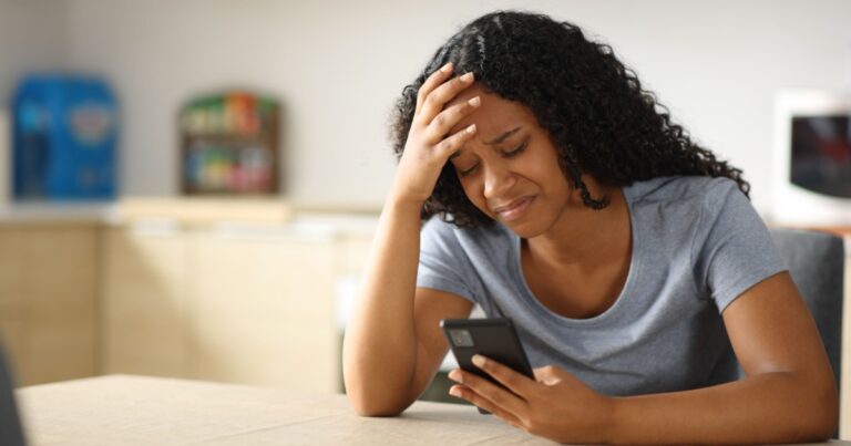 estresse, tristeza, mulher, negra, smartphone, IA