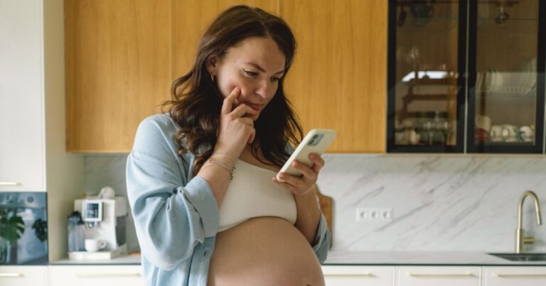 grávida, smartphone, celular, app, mulher, gravidez, aurora