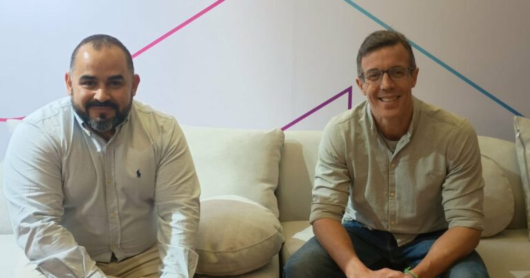 Marcelo Laurato, diretor de Vendas da Faiston; Alex Ingles, CEO da Telcoweb