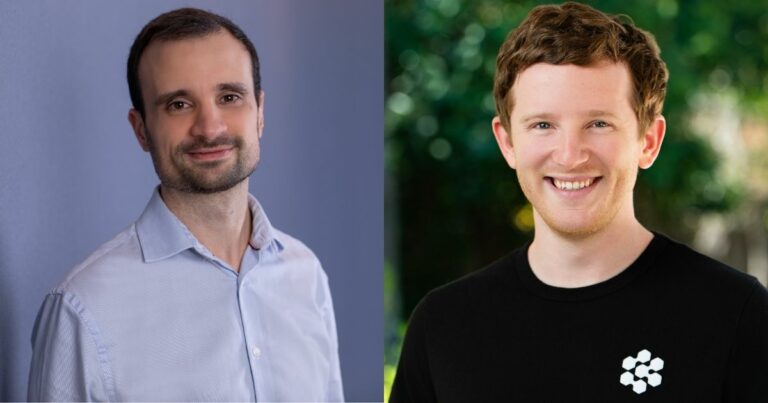 A imagem apresenta duas pessoas posicionadas lado a lado, cada uma em um cenário diferente, sugerindo um formato de comparação ou apresentação profissional. Detalhes principais: Pessoa à esquerda: Veste uma camisa social clara, com colarinho e botões visíveis. Fundo liso em tom cinza-azulado, transmitindo um aspecto corporativo e neutro. Pessoa à direita: Veste uma camiseta preta com um logotipo branco no lado esquerdo do peito, formado por elementos geométricos que lembram um padrão hexagonal. Fundo externo desfocado, com vegetação verde, indicando um ambiente ao ar livre ou natural. Composição geral: A imagem está dividida verticalmente, com cada pessoa ocupando metade do quadro. Iluminação adequada em ambos os lados, destacando as roupas e o contraste entre os cenários (corporativo vs. casual/tecnológico). Essa imagem transmite diversidade de perfis profissionais, podendo representar colaboração entre áreas, inovação e integração entre ambientes corporativos e tecnológicos. (Itaú e Cognition)