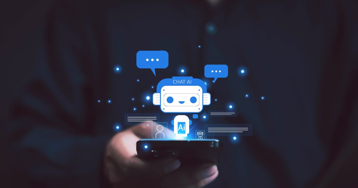 Uma pessoa segura um smartphone em um ambiente com iluminação suave. Acima do aparelho, elementos gráficos digitais flutuam, incluindo um ícone de robô com a inscrição “CHAT AI”, balões de conversa e símbolos relacionados a inteligência artificial. Os gráficos têm brilho azul, criando a sensação de interação tecnológica e comunicação por meio de assistentes virtuais. (varejo)
