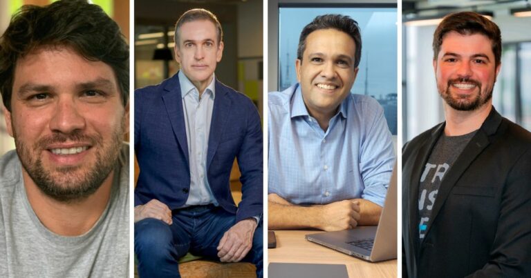 A imagem é dividida em quatro retratos verticais colocados lado a lado: À esquerda, uma pessoa usando camiseta cinza aparece em um ambiente interno iluminado, com fundo desfocado em tons de verde. A segunda pessoa veste um terno azul‑marinho com camisa clara e está sentada em um espaço corporativo moderno, com elementos de escritório ao fundo. A terceira pessoa aparece com camisa social azul‑clara, sentada à mesa diante de um laptop em um ambiente profissional com janelas amplas. À direita, uma pessoa usa camiseta escura sob um blazer preto, em um escritório moderno com iluminação suave e paredes de vidro. (CFO)