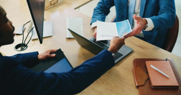 Deseja se preparar para o mercado em 2026? Empresas anunciam cursos gratuitos voltados para carreira em tecnologia